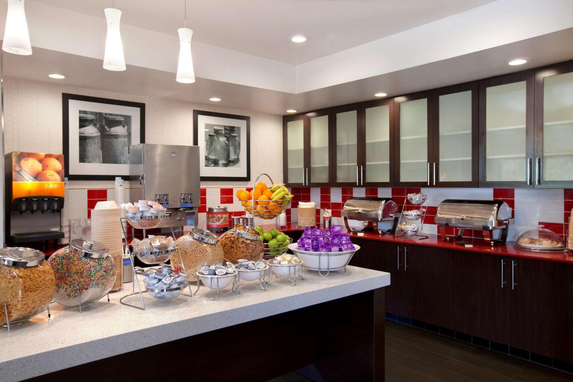 Hampton & Anaheim Hotel 3*