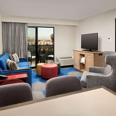 Hampton & Anaheim Hotel