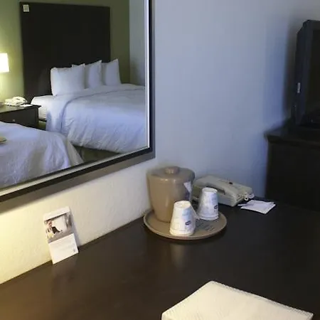 Hampton & Anaheim Hotel