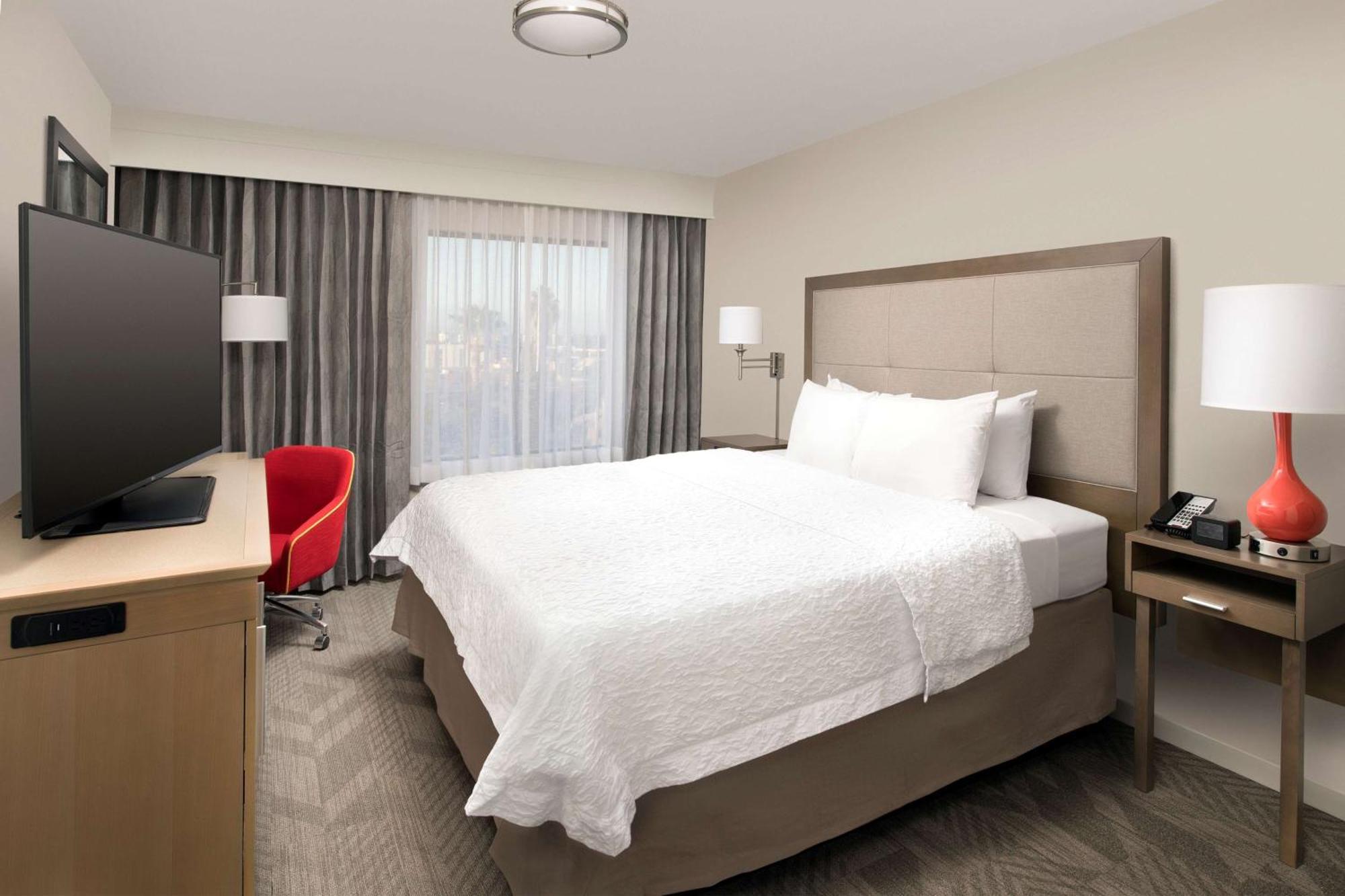 Hampton & Anaheim Hotel