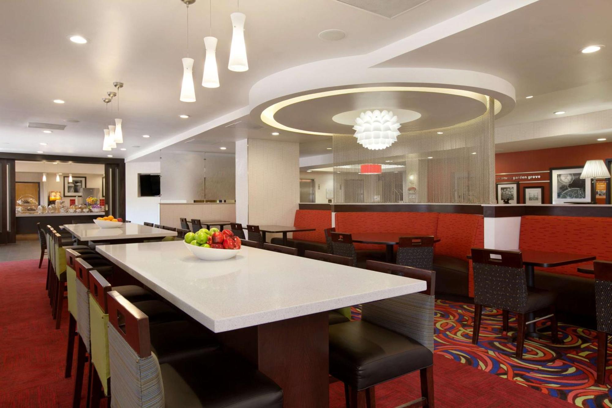 Hotel Hampton & Anaheim 3*