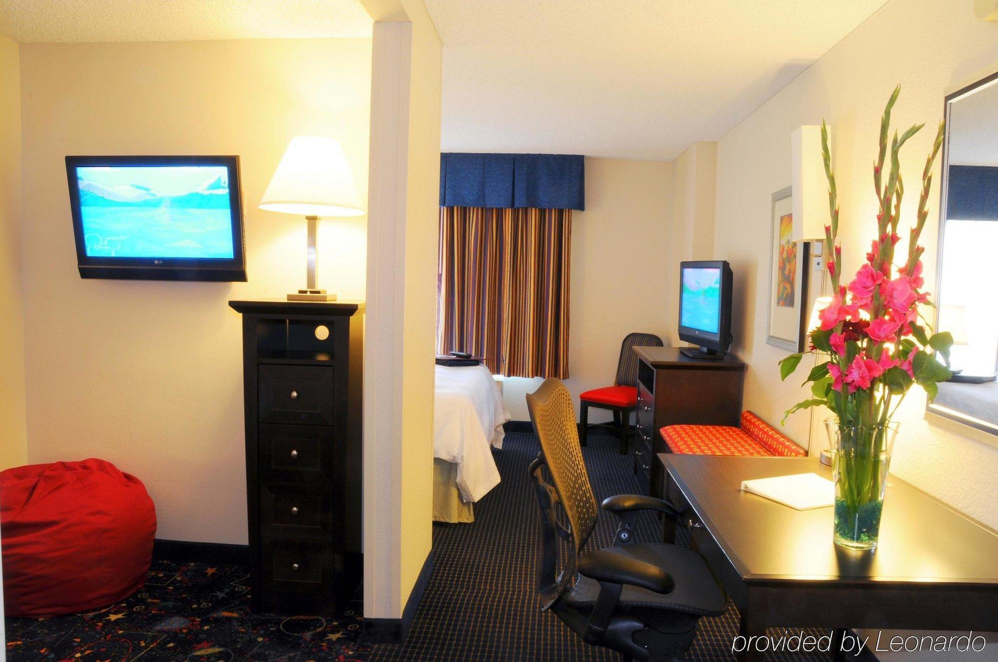 Hampton & Anaheim Hotel